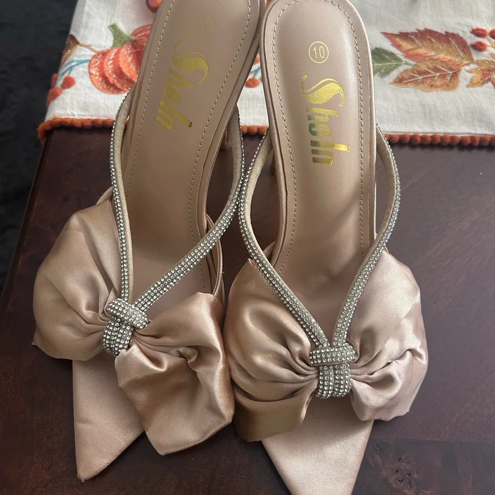 SHEIN Satin Bow Heels - Cream size 10 - Picture 1 of 3